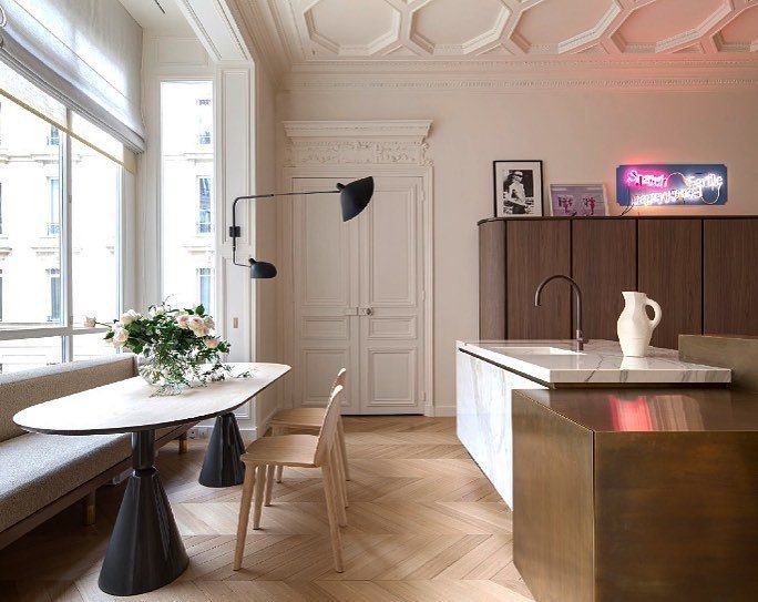 Art Deco Wood Floor: 5 Ways to Bring the Style Home 3 Light wood herringbone flooring in a bright, modern dining room with elegant furniture and large windows.